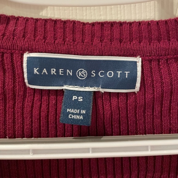 V-Neck Burgundy knit sweater - Picture 3 of 3